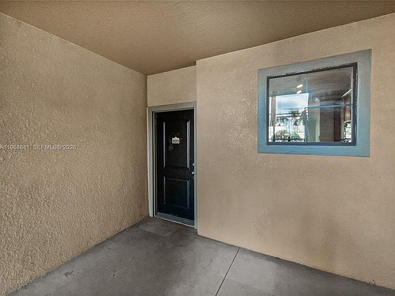 2nd image of 914 Charo Pkwy Unit 112