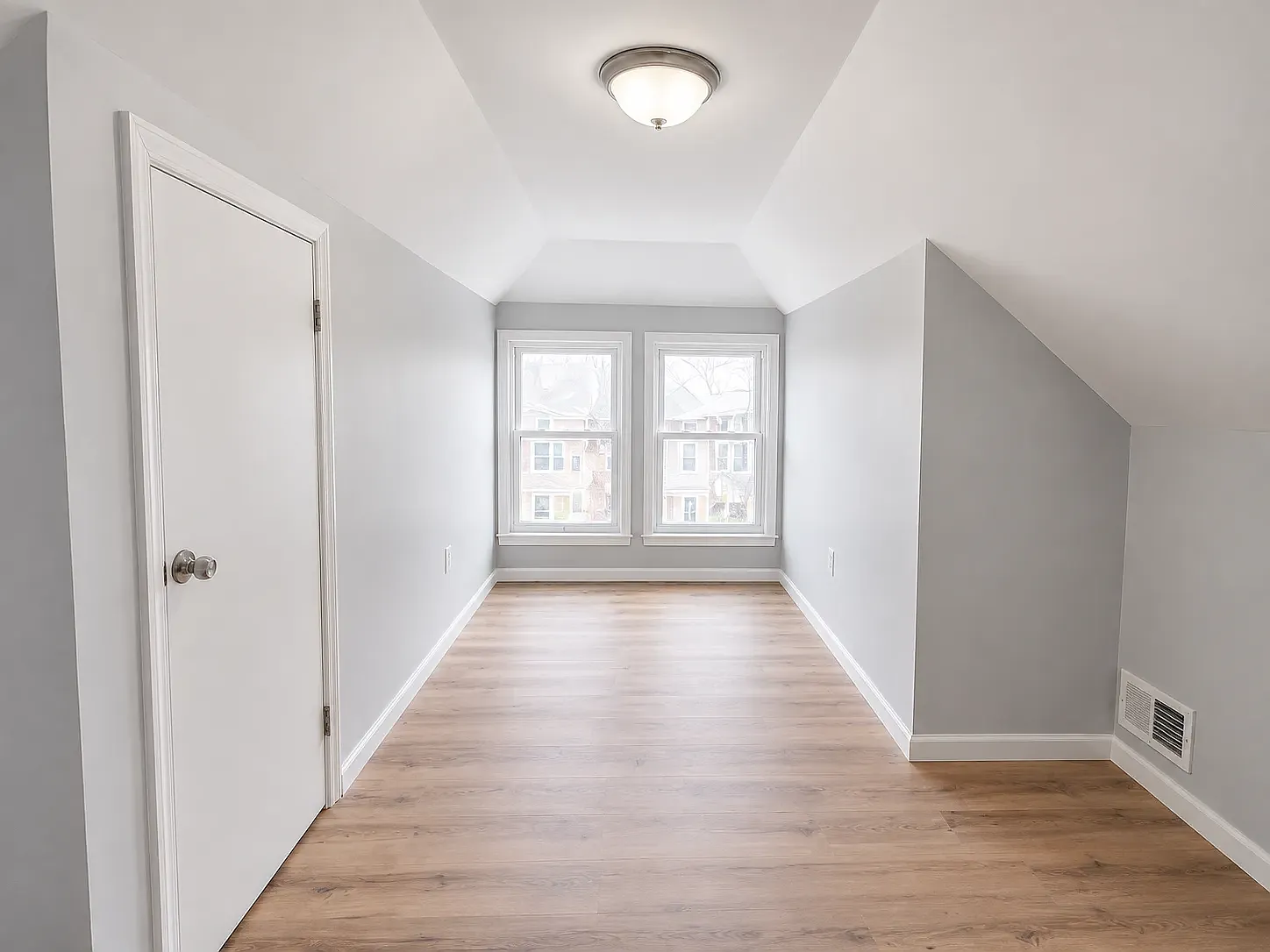 3 bed, $2,100 — Photo 2