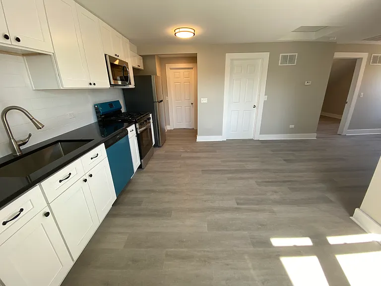 1542 Victoria Ave #5 — Photo 9