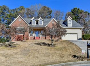 812 Piney Point Cir, Lawrenceville, GA 30045