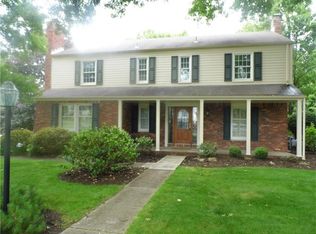 216 Essex Knoll Dr, Coraopolis, PA