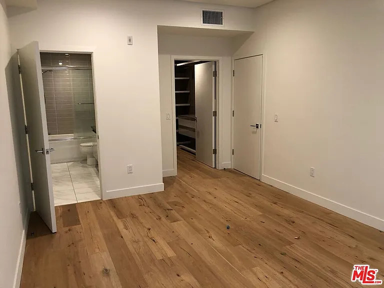 938 S Orange Grove Ave #201 — Photo 22