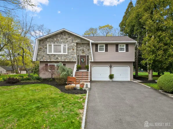 4 Rieder Ct, Somerset, NJ 08873