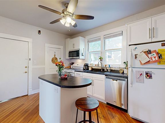 4th image of 1204 E Burlington St