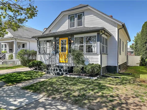 44 Holburn Ave, Cranston, RI 02910