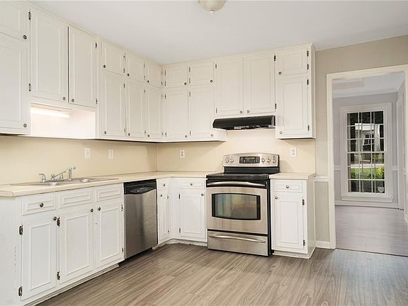 2nd image of 2635 Five Star Ct
