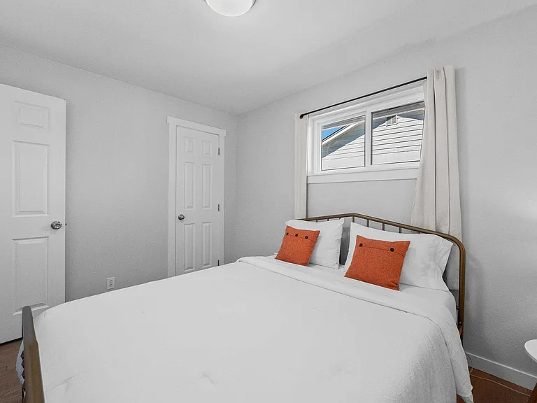 5330 Johnson St — Photo 14