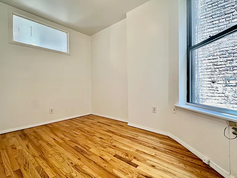 401 E 91st St #10 — Photo 10