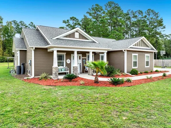 399 Parkside Cir, Crawfordville, FL 32327