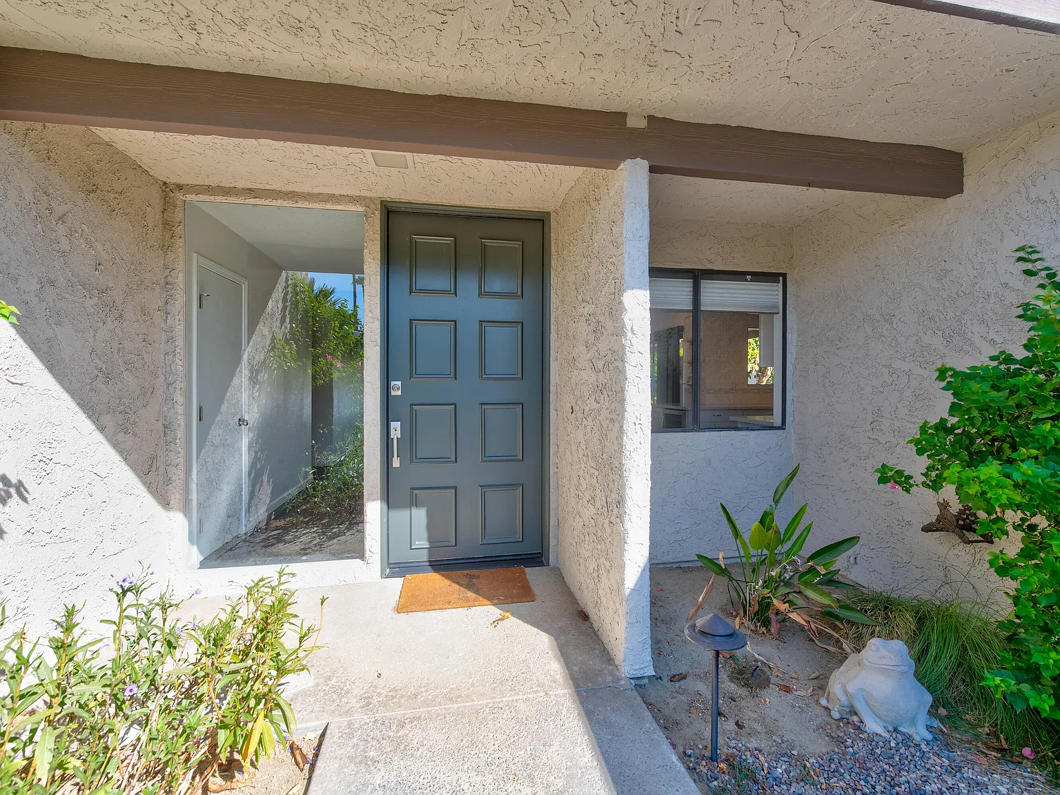 3 bed, 2196 sqft, $4,000 — Photo 3