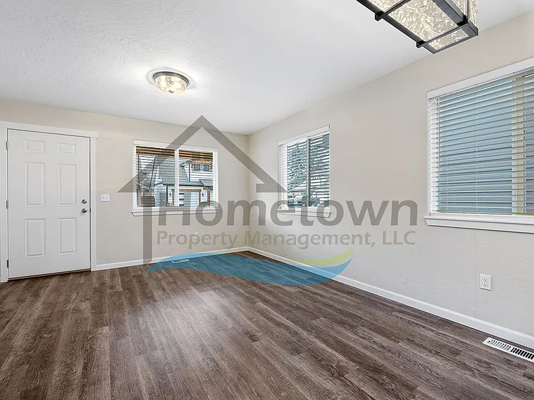 1358 N Sadee Ln — Photo 7