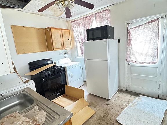 3rd image of 110 Diamond St
