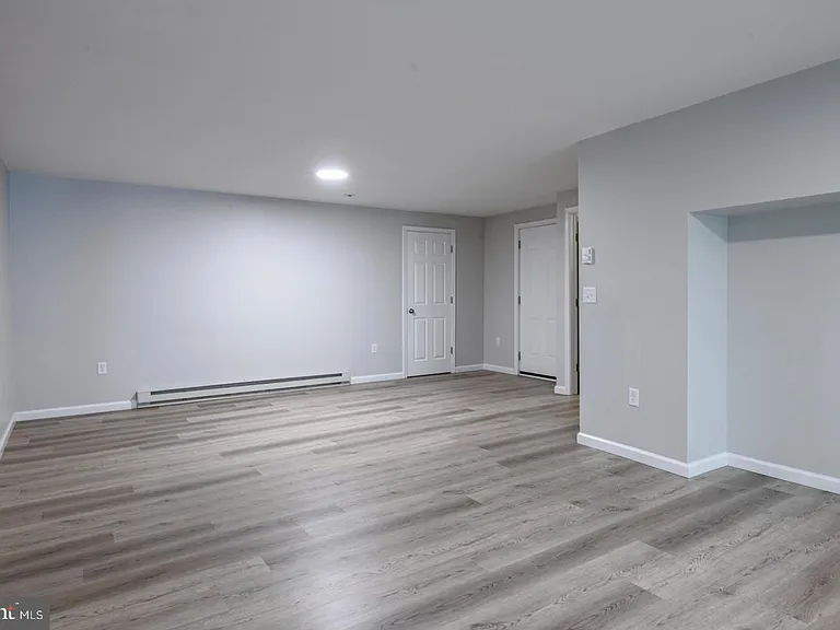 419 Woodward St #4 — Photo 12