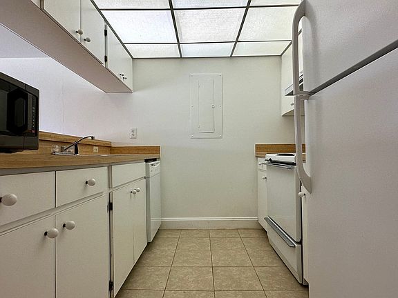 4th image of 176 Palm View Ct