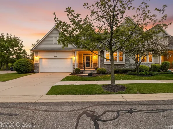 2298 Calibouge #32, Commerce Township, MI 48382