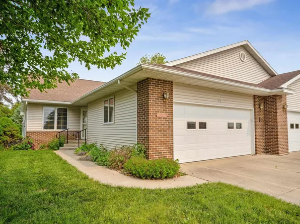 612 West St, Dysart, IA 52224
