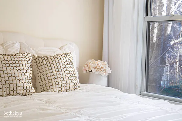 Sold by Sotheby's International Realty | media 8