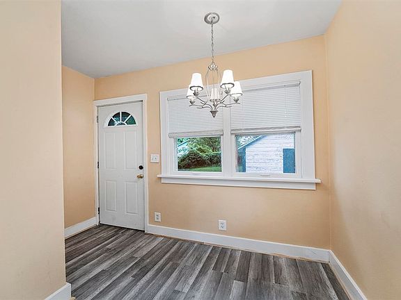 4th image of 323 N Pierpont Ave