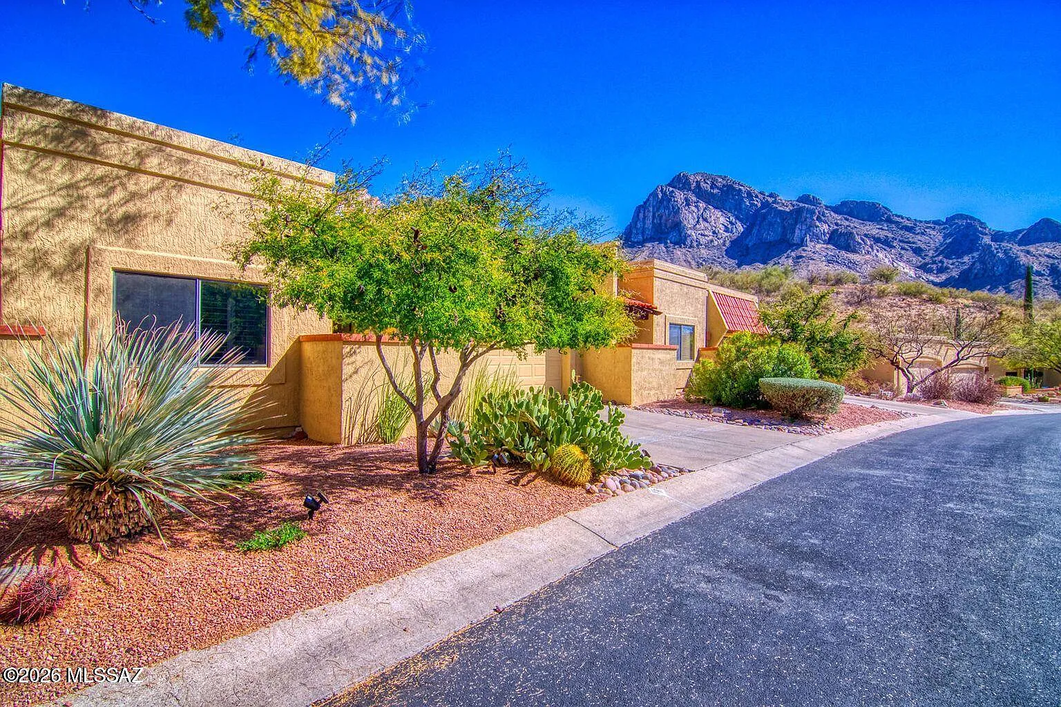 2 bed, 2.0 bath, 1453 sqft, $3,300 — Photo 3