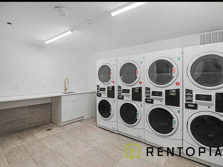 411 Meeker Ave #309N — Photo 12