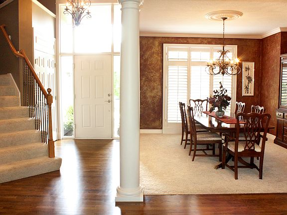 Grand Entry & Formal Dining