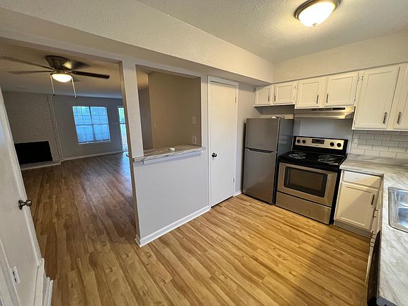 3rd image of 2705 Wimbledon Ct
