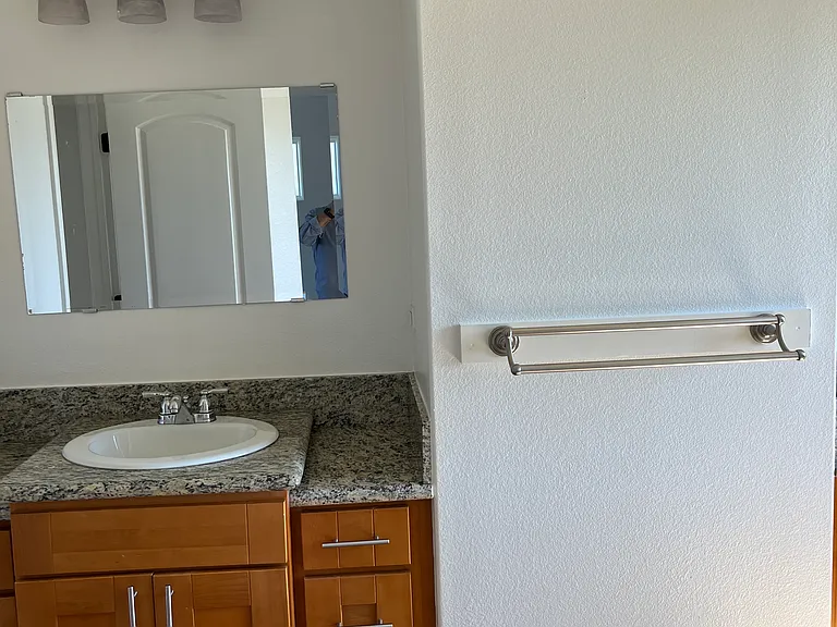 2068 Wallace Ave #B — Photo 38