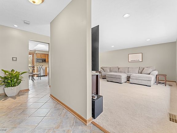 4th image of 20264 Glenwood Ln
