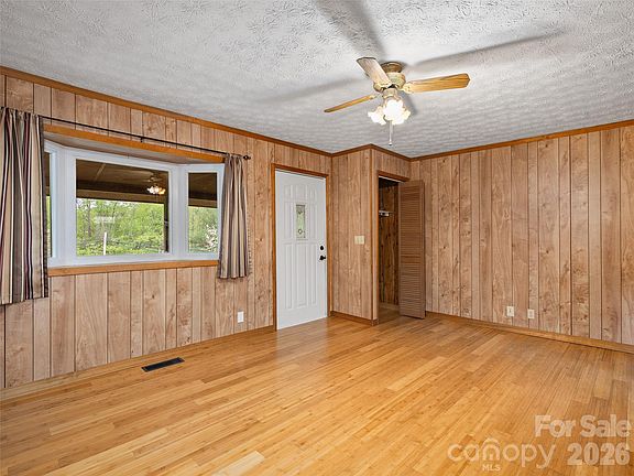 4th image of 37 Sawyer Ridge Rd