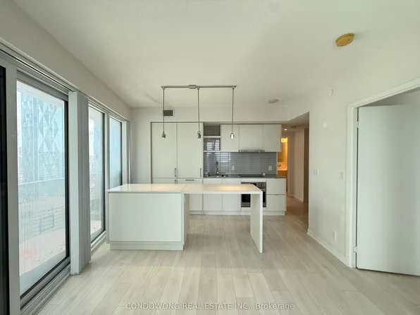 100 Harbour St, Toronto, ON