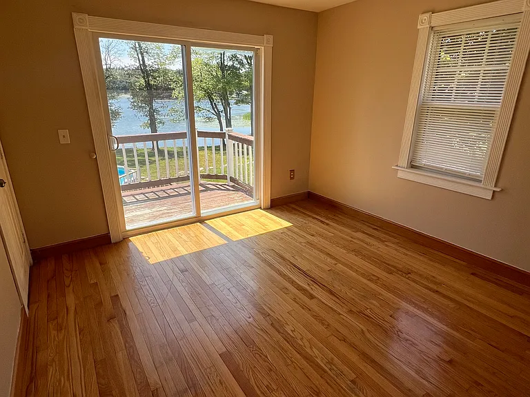 2494 Hartford Ave — Photo 10