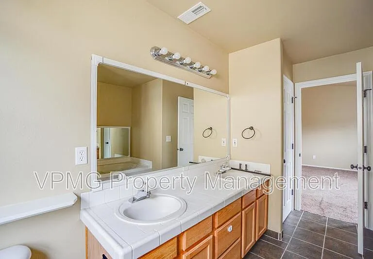 7809 NE 24th Ct — Photo 16
