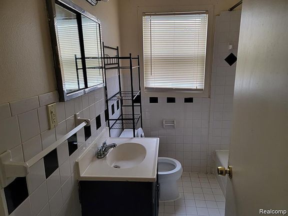 3rd image of 24684 Lehigh St