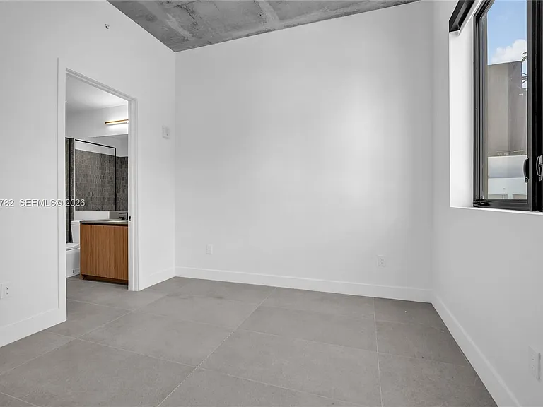 91 NW 27th St #203 — Photo 5