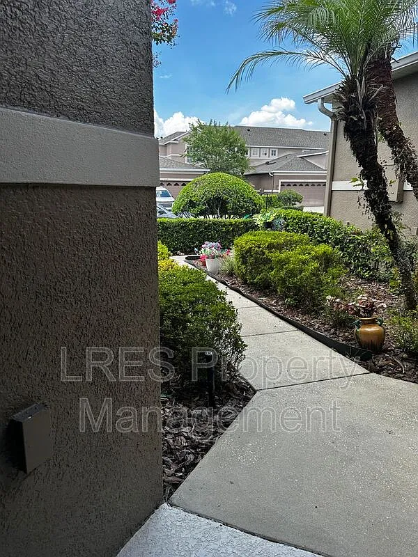 3 bed, 2.5 bath, 1700 sqft, $2,400 — Photo 4