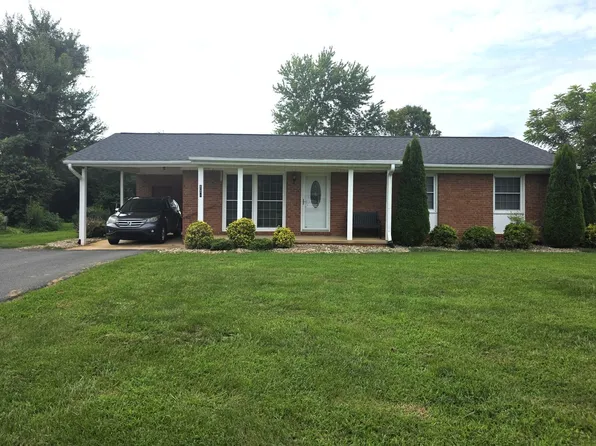 118 Forest Oaks Dr, Dobson, NC 27017