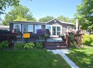 9624 Winston Rd, Pinckney, MI 48169