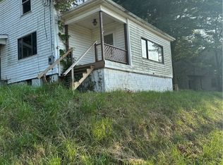 196 Montana Ave, Chester, WV