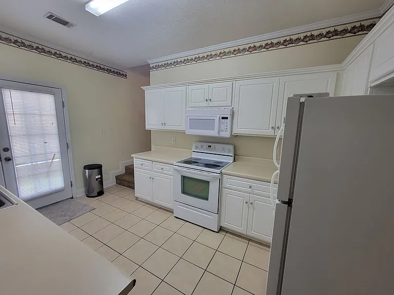 211 Brook Ct — Photo 5