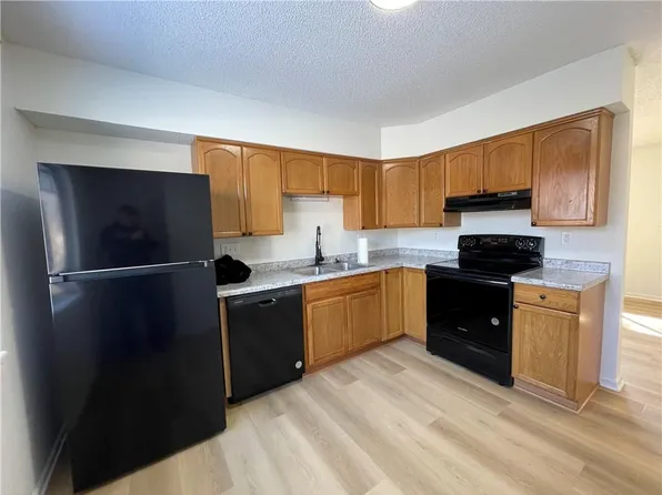 10818-10820 W 57th St, Shawnee, KS 66203