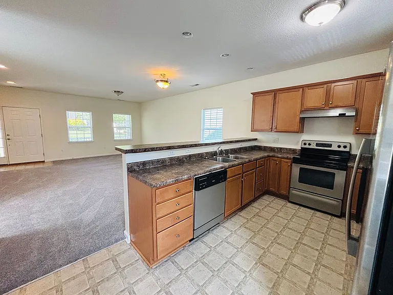 1719 Aden Ln — Photo 6