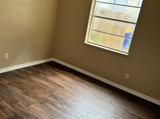 827 Lake View Rdg, White Settlement, TX 76108