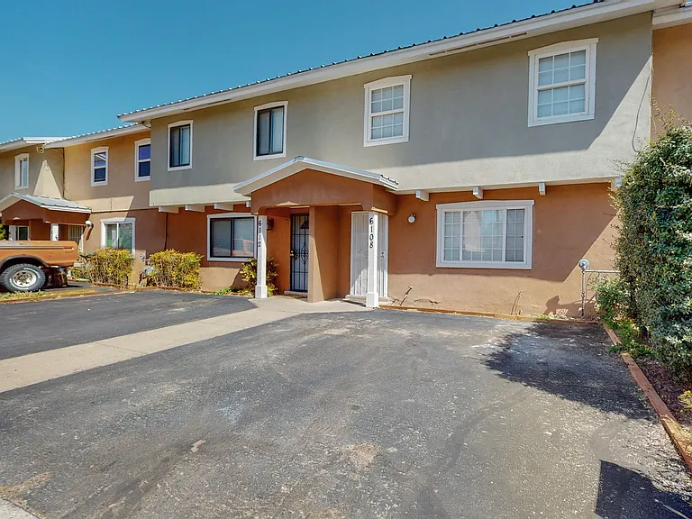 6108 Calle Nueve NW — Photo 2