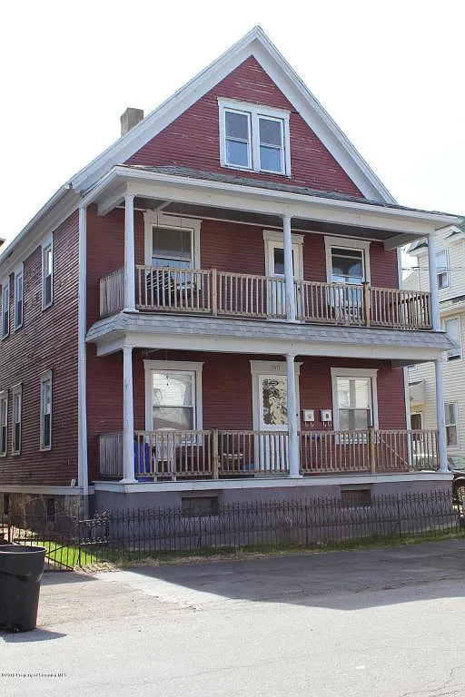 740 Orchard St photo 1