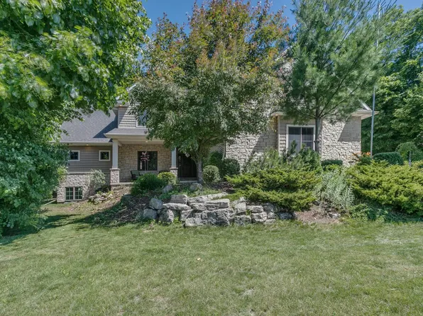 1387 Radcliff Rd, Neenah, WI 54956