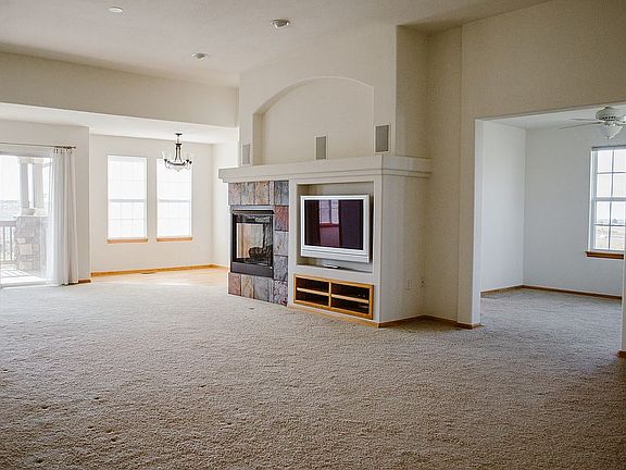 Living Rm; office & dinette