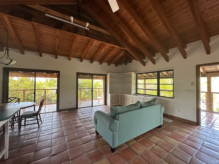 529 W Shore Dr — Photo 3