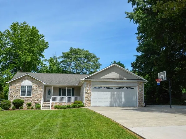 221 Willowbrook Dr, Thomasville, NC 27360