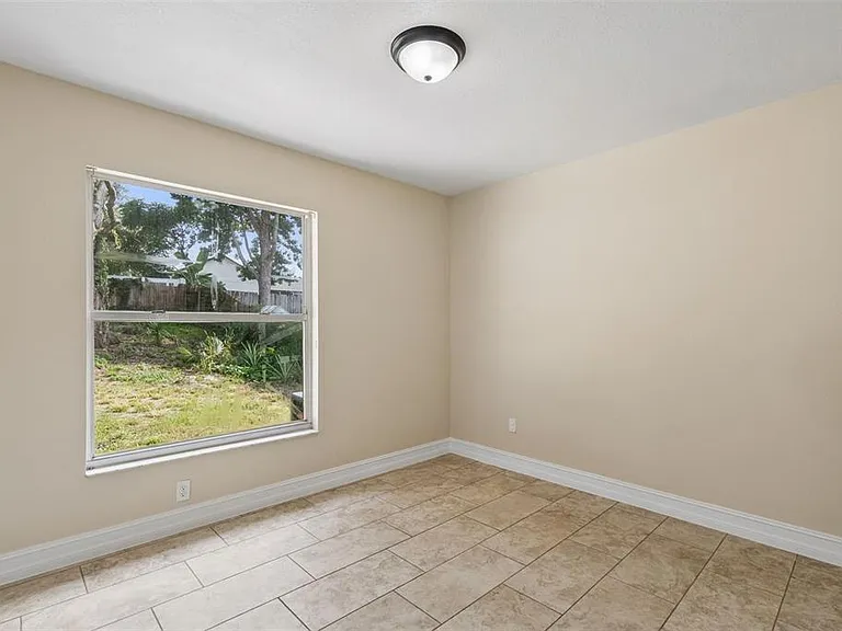 7769 Barberry Dr — Photo 11