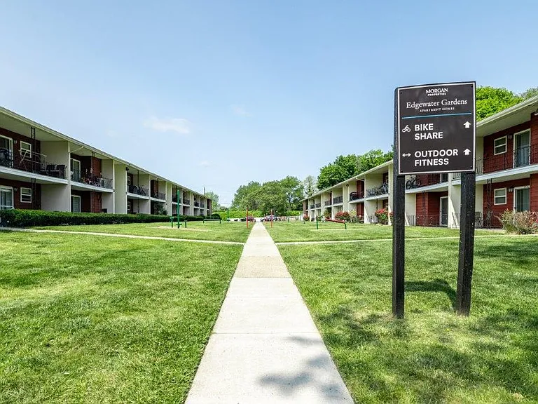 Edgewater Gardens Apartment Homes — Photo 17
